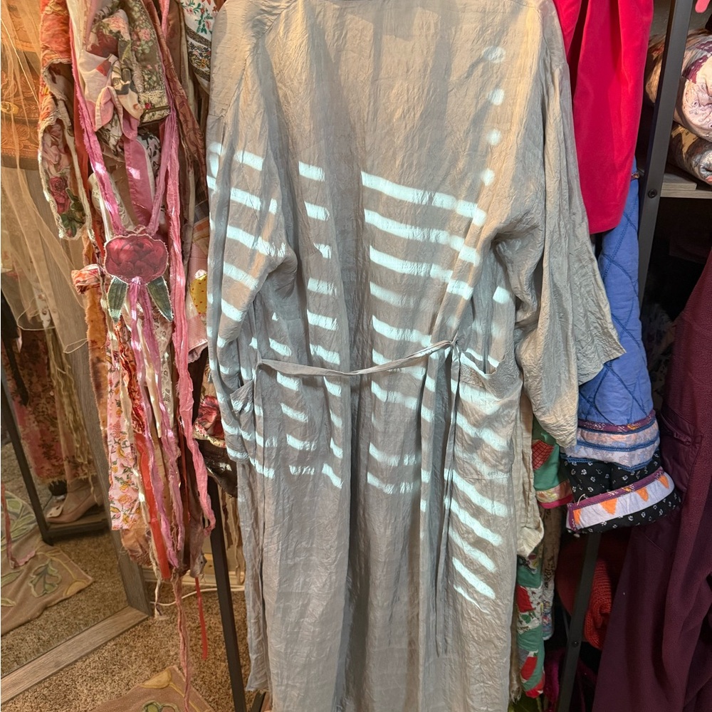 Vintage silk Gray Textured Kimono Robe - Picture 2 of 5
